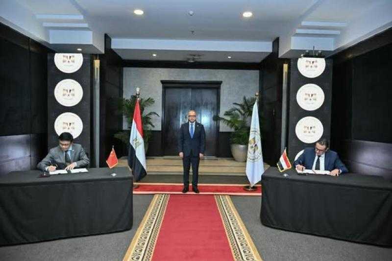 وزير الاستثمار والتجارة الخارجية يشهد توقيع محضر دراسة جدوى تطوير مركز القاهرة الدولي للمؤتمرات بالتعاون مع الصين