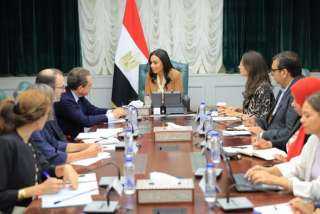 وزيرة التضامن الاجتماعي تلتقي السفير الفرنسي بالقاهرة