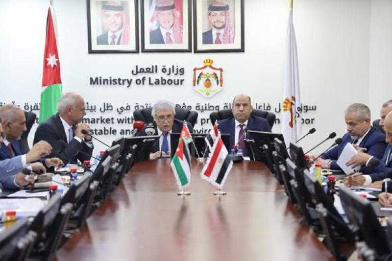 وزير العمل يبحث مع نظيره الأردني تعزيز  سبل التعاون وتنظيم سوق العمل