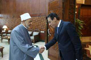 شيخ الأزهر يستقبل مساعد وزير الخارجية للشؤون القنصلية