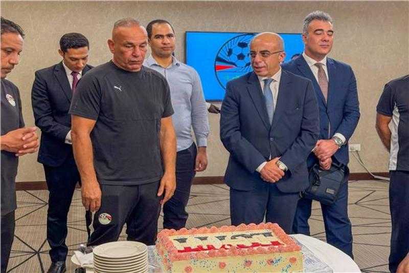 سفير مصر يهنئ منتخب مصر بالفوز على جنوب السودان