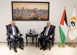 نائب الرئيس الفلسطيني يبحث مع سفير مصر الجديد آخر المستجدات السياسية