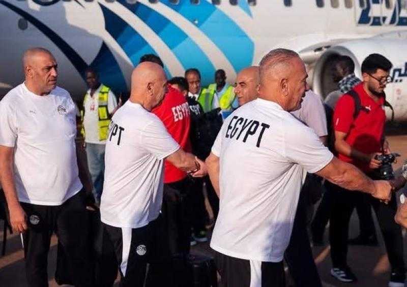 بعثة منتخب مصر تصل مطار القاهرة.. وانتظام اللاعبين في التدريبات غدًا