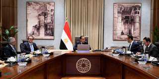رئيس الوزراء يجتمع بوزراء الصحة والاتصالات والعدل لمتابعة تحضيرات مؤتمر شهر أكتوبر الذي كلف بعقده فخامة الرئيس