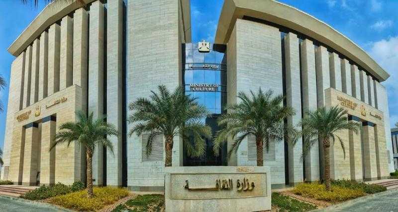وزير التعليم العالي والبحث العلمي القائم بأعمال وزير الثقافة يعتمد برنامج احتفالات الذكرى الـ53 لانتصارات أكتوبر بجميع المحافظات