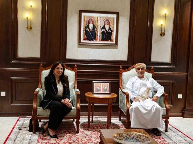 وزيرة الإسكان تلتقي رئيس بلدية مسقط لبحث تبادل الخبرات في مجالات التخطيط والتطوير العمراني والاستثمار