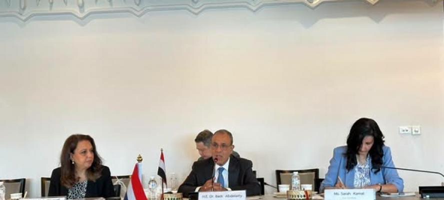 وزير الخارجية يلتقي رئيس وأعضاء مجموعة الصداقة البرلمانية التايلاندية–المصرية