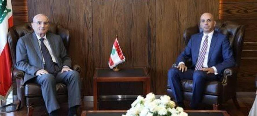 سفير مصر لدى لبنان يلتقى وزير الدفاع الوطنى اللبناني لبحث آفاق التعاون