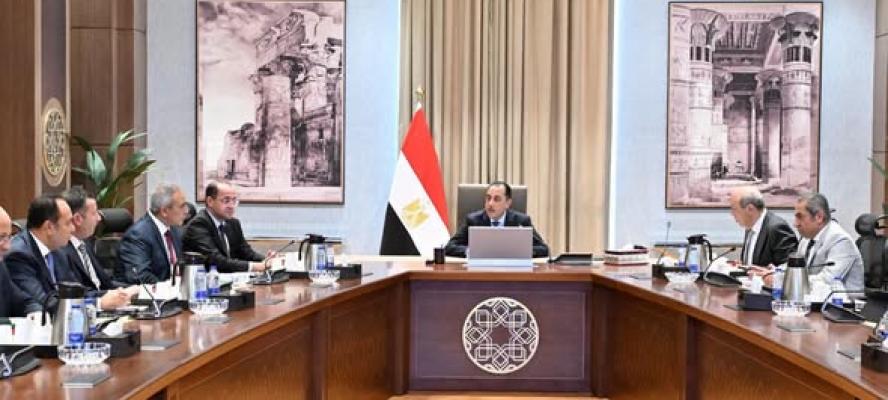 رئيس الوزراء يستعرض مقترحات لتطوير مطار العاصمة الجديدة والمنطقة المحيطة به