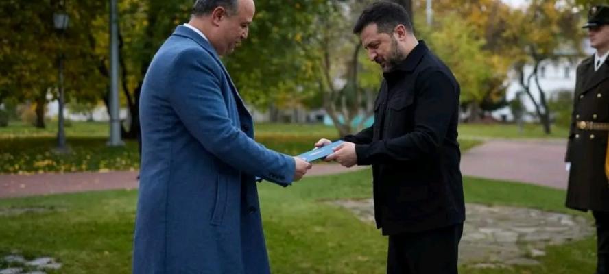 سفير مصر يقدم أوراق اعتماده للرئيس الأوكرانى