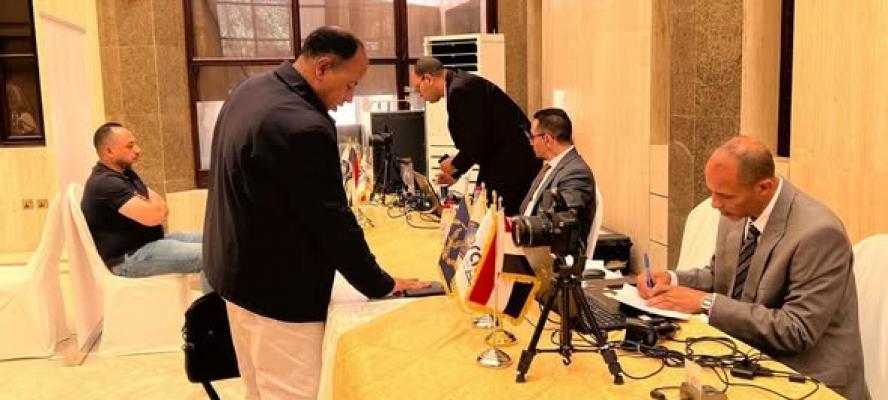 الخارجية: بدء عمل لجان إصدار بطاقات الرقم القومي للمواطنين المصريين في السعودية | صور