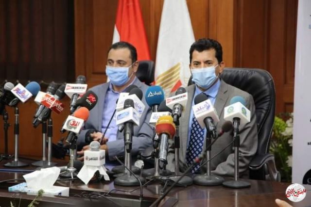 وزير الرياضة يعلن تفاصيل أكبر علامة سلام فوق سطح الماء بمشاركة 500 سباح 