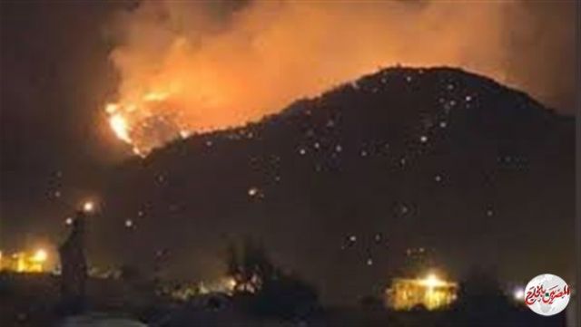 اندلاع حريق هائل في  جبل "عمد" مكة المكرمة