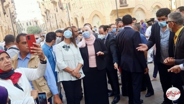 وزيرة الهجرة تزور "روضة السيدة" مع شباب الدارسين بالخارج