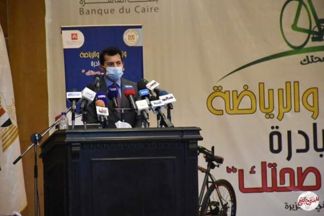 أشرف صبحي يهنئ الأهلى بالفوز بالدورى ويؤكد دعم الوزارة الكامل لكل الاتحادات الرياضية