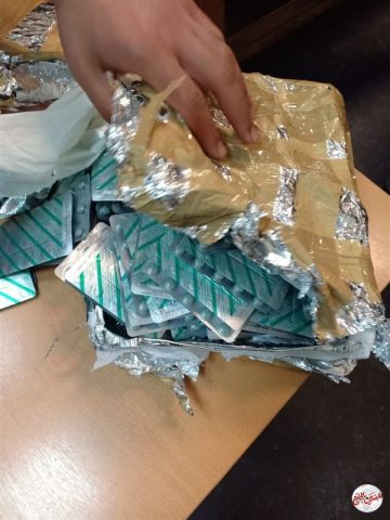 جمارك المطار تضبط 5 آلاف قرص مخدر بحوزة راكب مصري