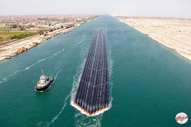 نجاح أول عملية عبور من نوعها لـ 12 ماسورة عملاقة عبر القناة