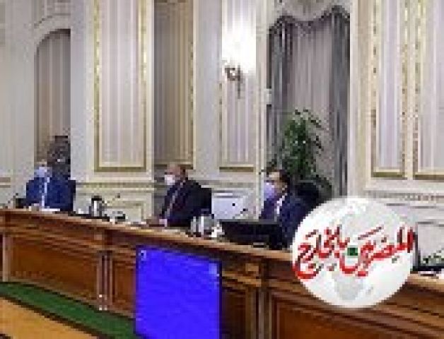 رئيس الوزراء يبحث خطوات الارتقاء بصناعة "التابلت" فى مصر