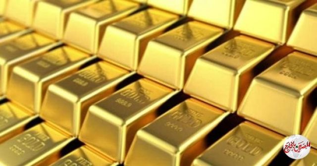 الذهب يتراجع مع توقف هبوط الدولار