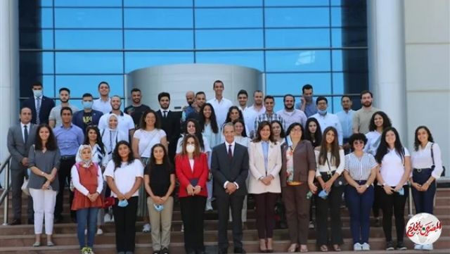 الهجرة تنظم زيارة لوفد شبابى من الدارسين بالخارج إلى القرية الذكية