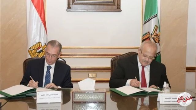 جامعة القاهرة توقع بروتوكول تعاون مع وزارة الخارجية