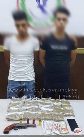 كمية من مخدر الفودو وسلاح نارى بحوزة شخصين بالقاهرة