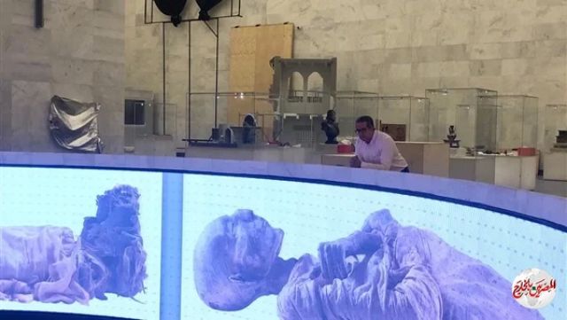 وزير السياحة يتفقد المتحف القومى للحضارة