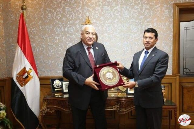 وزير الشباب ورئيس جامعة مدينة السادات يناقشان التعاون في الأنشطة والفعاليات الرياضية