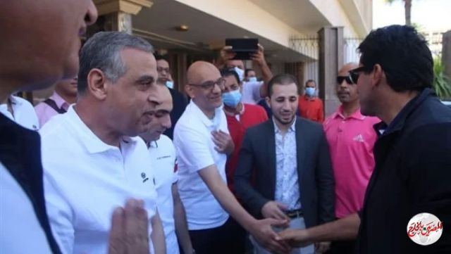 وزير الشباب يصل سوهاج لبدء جولته التفقدية للمنشآت الرياضية