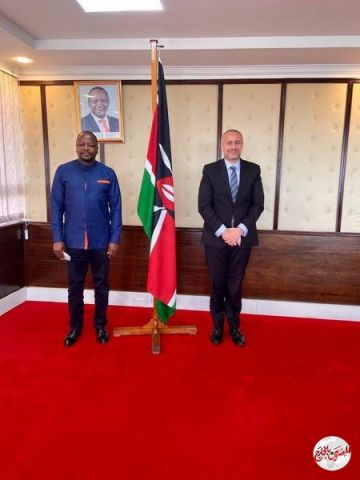 السفير المصري في نيروبي يلتقي وزير الصحة الكيني