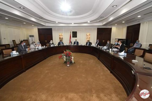 الجزار يتابع موقف توصيل المرافق وتسليم الأراضي بمشروع بيت الوطن لأراضي المصريين بالخارج