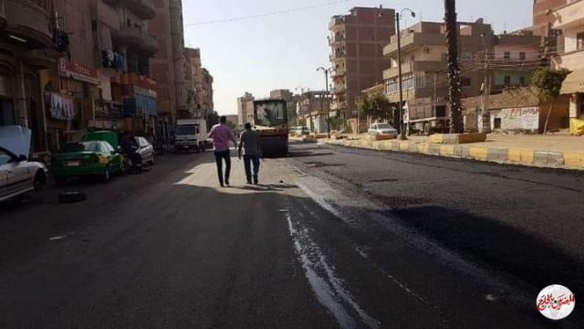 محافـظ المنوفية يتابع أعمال رصف الطرق بمنوف