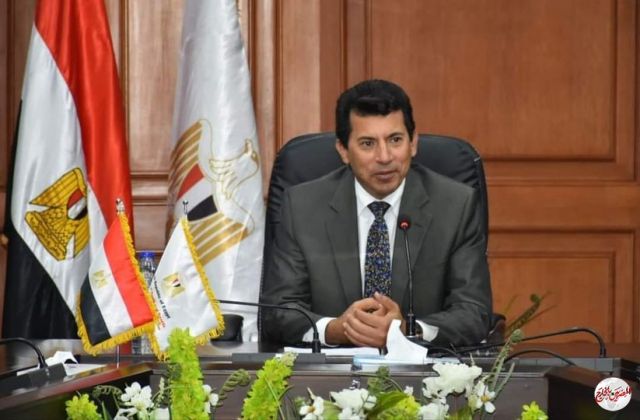 "وزير الرياضة" يبحث مقترحات التطوير مع مسئولى الشباب