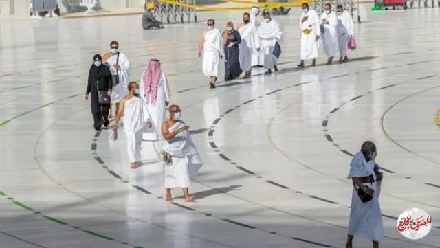 الكعبة تستقبل الدفعة الثالثة من المعتمرين