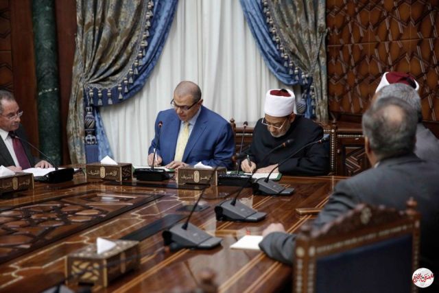 "شيخ الأزهر" و"سعفان" : صرف 500 جنيه من بيت الزكاة شهرياً لدعم العمالة غير المنتظمة