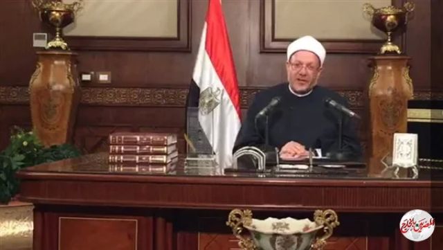 المفتي يهنئ خادم الحرمين باستئناف العمرة: لا يدخر جهدا في خدمة ضيوف الرحمن