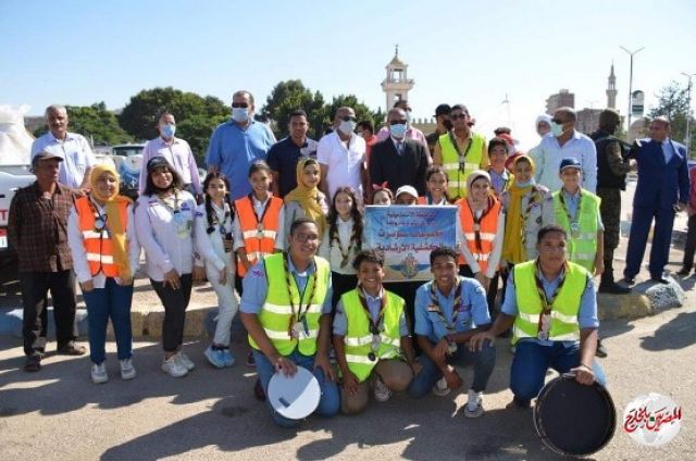 محافظ الإسماعيلية يتفقد طابور عرض آليات التعامل مع الأزمات والطوارئ