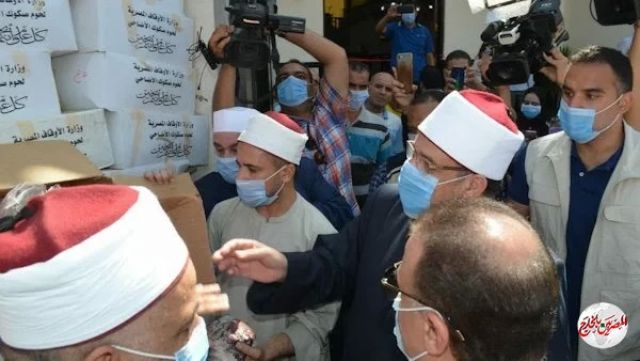 وزير الأوقاف ومحافظ الإسكندرية يشهدان توزيع لحوم صكوك الأضاحي