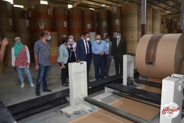 نائب محافظ المنيا في زيارة للإطمنان على سير العمل بالمنطقة الصناعية