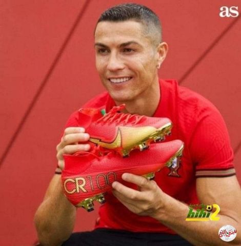 بطريقة خاصة رونالدو يحتفل برقمه القياسي