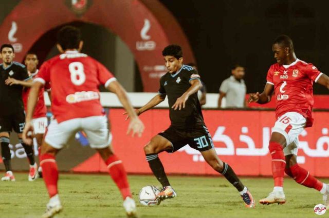 الأهلي يتعادل سلبيا مع بيراميدز بعشرة لاعبين
