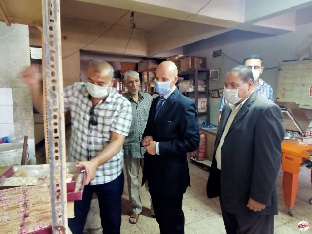 غلق مصنع حلويات بالشرقية وإعدام 1.5 طن أغذية