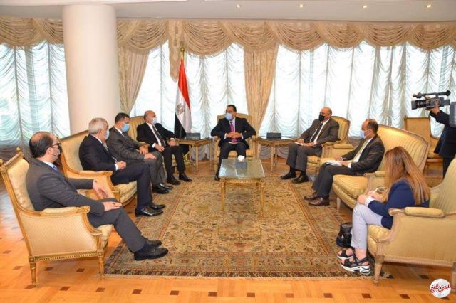 مدبولي يلتقي وزير الخارجية العراقي لتعزيز التعاون المشترك في مجالات الاستثمار والطاقة