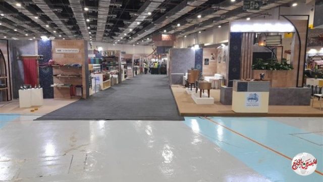 وزير التنمية المحلية يتفقد معرض "تراثنا" للحرف اليدوية والتراثية