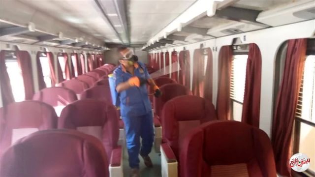 السكة الحديد تواصل أعمال تعقيم القطارات والمحطات