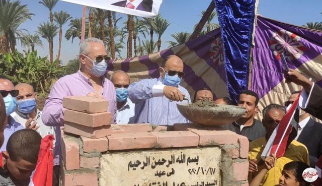 وزير التنمية المحلية ومحافظ الأقصر يضعان حجر الأساس لمشروعات الصرف الصحي