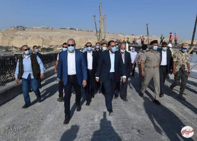 رئيس الوزراء يتفقد الأعمال الإنشائية لمحور الحضارات