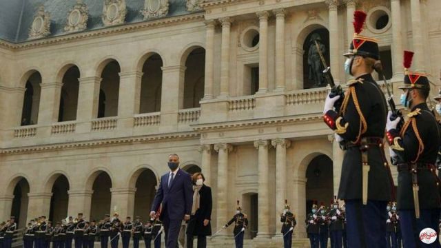 الكاظمي يعقد اجتماعاً مع نظيره الفرنسي في باريس