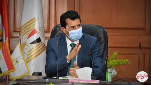 وزير الرياضة يتفقد استاد القاهرة قبل استضافة نصف نهائي أبطال إفريقيا