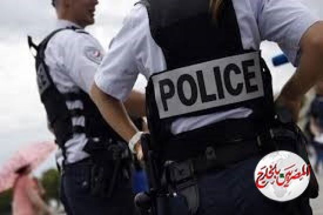 اعتقال فرنسيات يلصقن رسوما مسيئة للنبي محمد في شوارع باريس